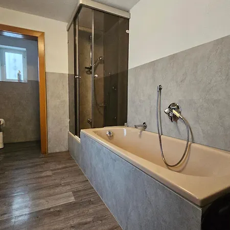 Haus Mitten In Herzen Von * ギュンツブルク